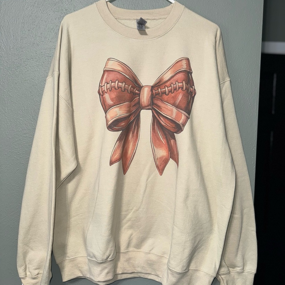 Gildan Cream Sweater With Bow Print
